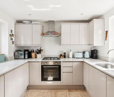 SHORT LET: A contemporary three bedroom detached house, with off st... - Photo 5