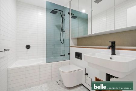 Modern Two-Bedroom Apartment in the Heart of Ashfield - Photo 5