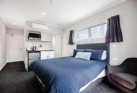 Cosy Papatoetoe Studio Unit/ Balcony! - Photo 2