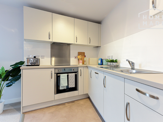 Aston Place, B1 - Photo 1