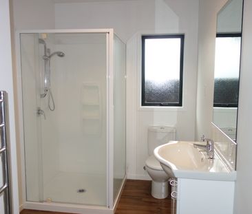 2 Bedroom Single-Level Townhouse with Garage - Photo 5