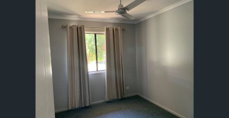 4 BEDROOM HOME WITH AIR CON - Photo 3