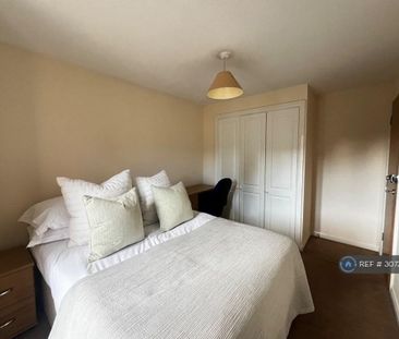 5 bedroom semi-detached house to rent - Photo 3