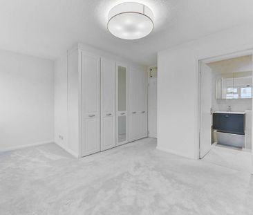 4 bedroom detached house to rent - Photo 2