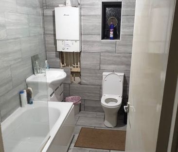 Room in a Shared Flat, Brigstocke Road, BS2 - Photo 3