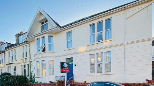 3 bedroom flat to rent - Photo 1