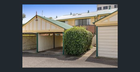 Perfectly Positioned Townhouse Just Steps From the CBD - Photo 2