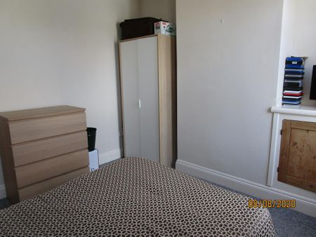 3 bedroom terraced house to rent - Photo 2