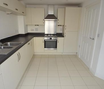 3 bedroom semi-detached house to rent - Photo 4