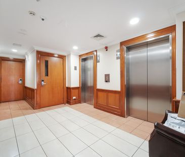 Sunny, Spacious CBD Living - Photo 2