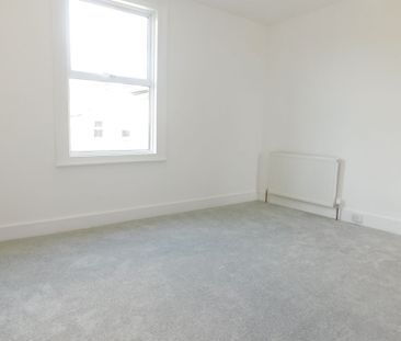 Queens Place, Morden, SM4 - Photo 1