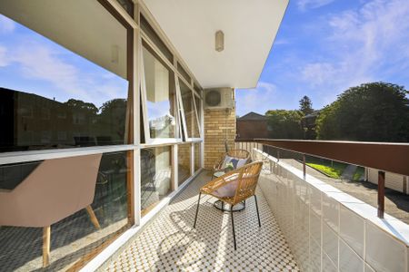 Spacious 3 Bedroom Apartment in Prime Ashfield Location - Photo 5