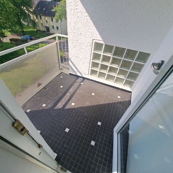 2-Raumwohnung mit Balkon in Mülheim zu vermieten. - Photo 1