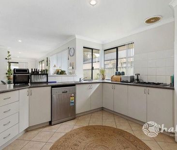 BEAUTIFUL FAMILY HOME!!! - Photo 1