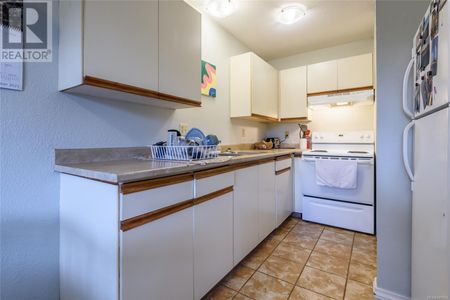 1 Bed / 1 Bath Condo – Driftwood Condominiums – $1,625/month (Courtney) - Photo 2