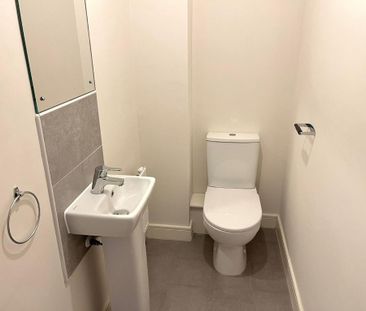 3 bedroom semi-detached house to rent - Photo 2