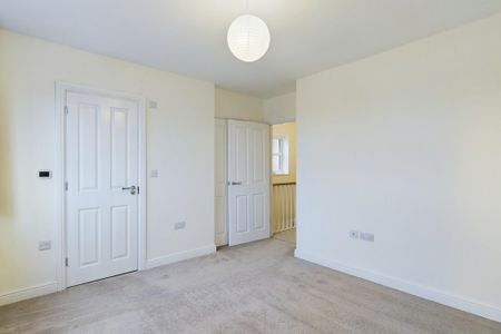 3 bedroom semi-detached house to rent - Photo 4