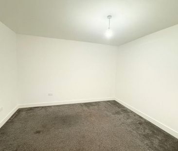 4 bedroom semi-detached house to rent - Photo 4