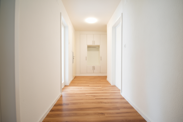 Helle, frisch renovierte 4-Zimmerwohnung mit Balkon und moderner Ausstattung - Photo 1