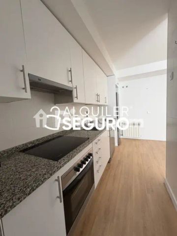 Piso en alquiler en Villa de Vallecas - Photo 2