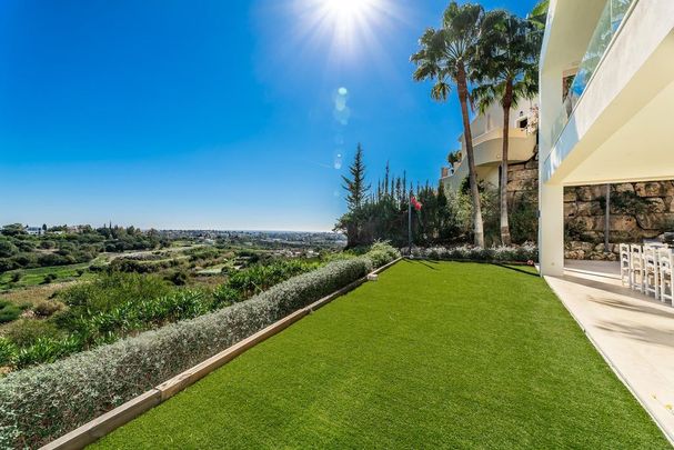 Luxury Villa for rent in Los Almendros, Benahavís, Andalusia - Photo 1