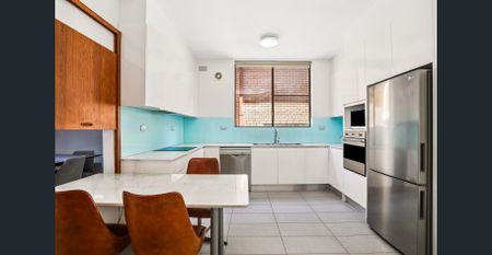 Five Bedroom Family Home in a Prime Location - Photo 4