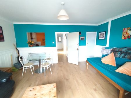 2 Bed Flat, Queen Square, BN1 - Photo 5