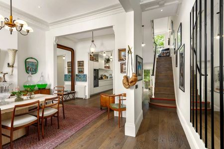 A beautiful five bedroom family townhouse located just a stone’s throw from the River Thames. - Photo 5