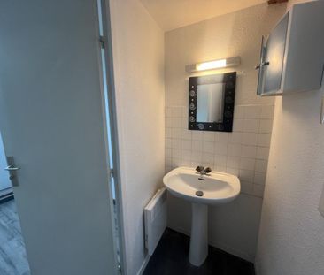 Location Appartement 1 pièce 28m² BORDEAUX 33000 - Photo 2