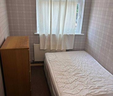 Room in a Shared Flat, York Road, SW11 - Photo 5