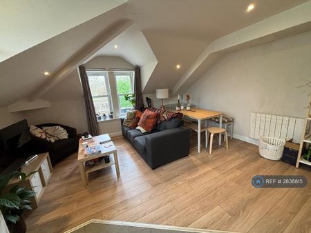 2 bedroom flat to rent - Photo 2