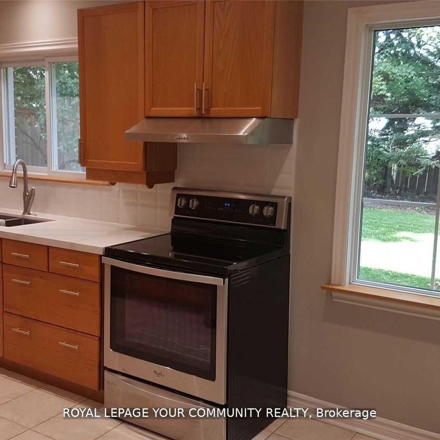 For Lease - 32 Shouldice Court, Toronto, Ontario - Photo 1