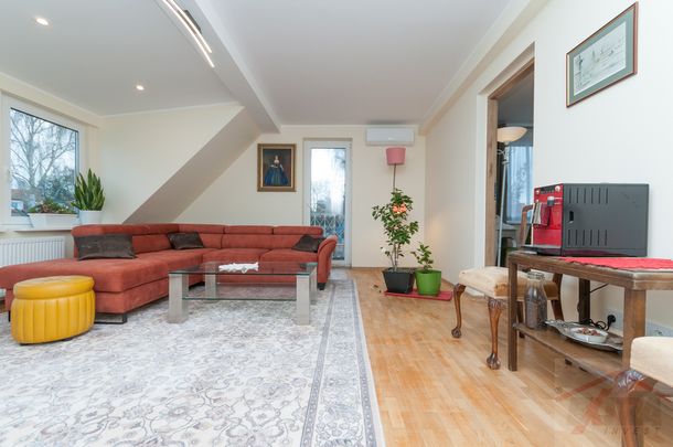 PIĘTRO DOMU, BEZCZYNSZOWE Z GARAŻEM NA POGODNIE (437679) - Photo 1