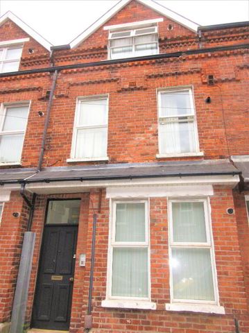 Great Apartment, 5a Canterbury Street, Queens Botanic Area, Belfast, BT7 1LB - Photo 3