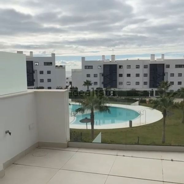 Alquiler de chalet adosado en Avenida 8 de Marzo s/n - Foto 1