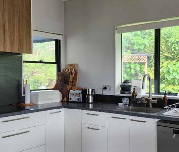 Spacious Modern Family Home with Self-Contained Unit - Prime Oakura... - Photo 3