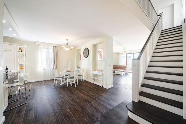 Pronájem domu 244 m² s pozemkem 972 m² - Фото 1