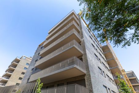 Piso de alquiler en Joan Miro, Finestrelles - Photo 3