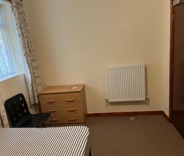 6 bedroom semi-detached house to rent - Photo 1