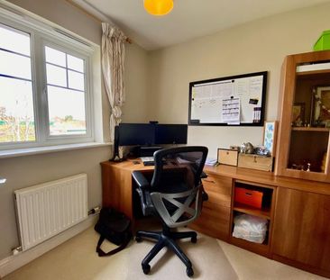 Bendeng Close, Fleet - 4 bedrooms Property for lettings - Seymours - Photo 4