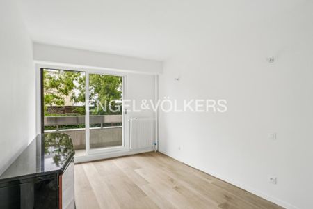 Appartement 3 pièces rénové avec balcons - Porte de Saint-Cloud - Photo 2