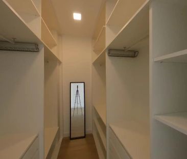 Piso de alquiler en Avenida del Juncal, Vega de la Moraleja - Photo 2