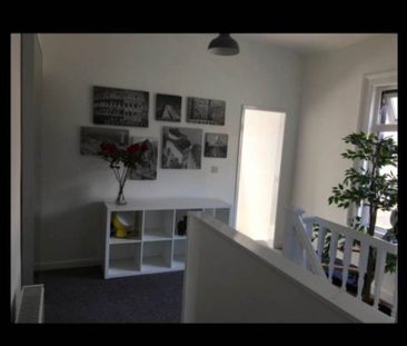 Oldham - Photo 6