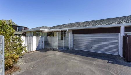 Spacious Unit - Photo 3