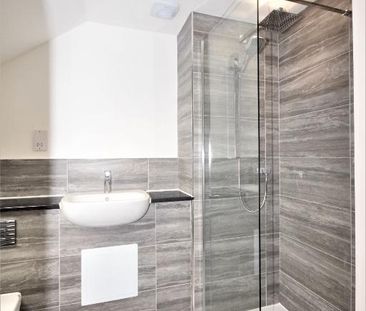4 bedroom semi-detached villa to rent - Photo 6