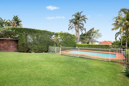 Generous Family Haven with Iconic Harbour Views - Photo 3