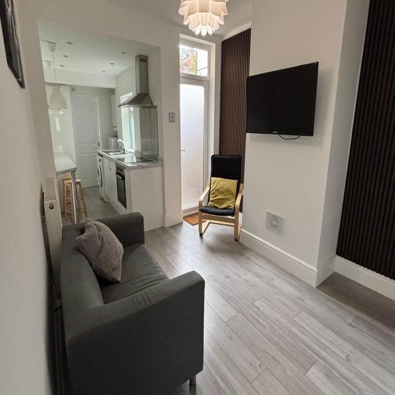 2 bedroom house to rent - Photo 1