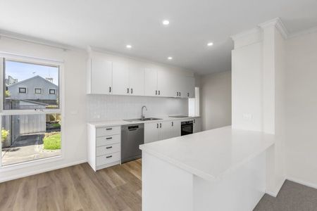 5 Pleasant Street, Newtown - Photo 3