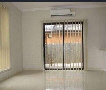 Modern Townhouse - Photo 4