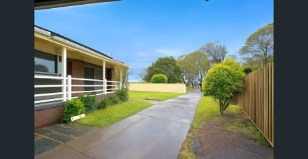 Comfortable Family Home in Cranbourne – Secure, Spacious & Conveniently Located - Photo 3